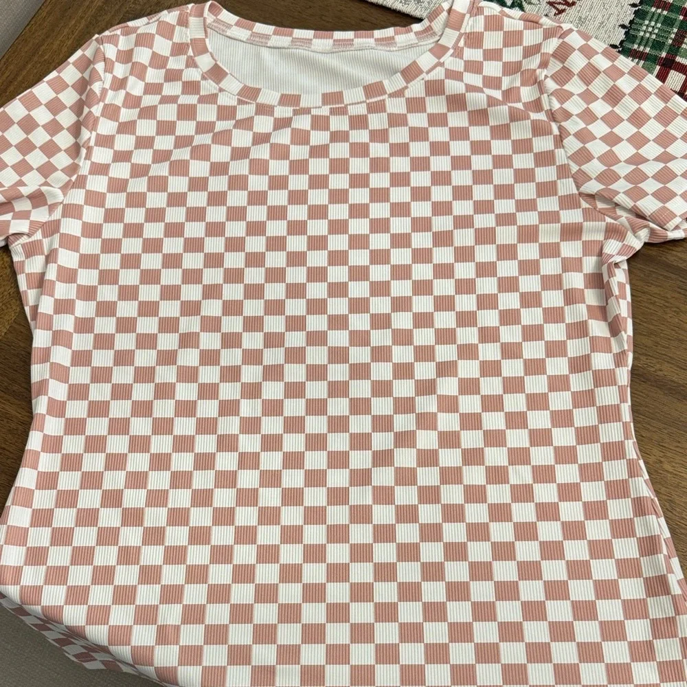 White and pink checkered tee shirt. Ribbed. Size XL. Super comfy! - Picture 2 of 2